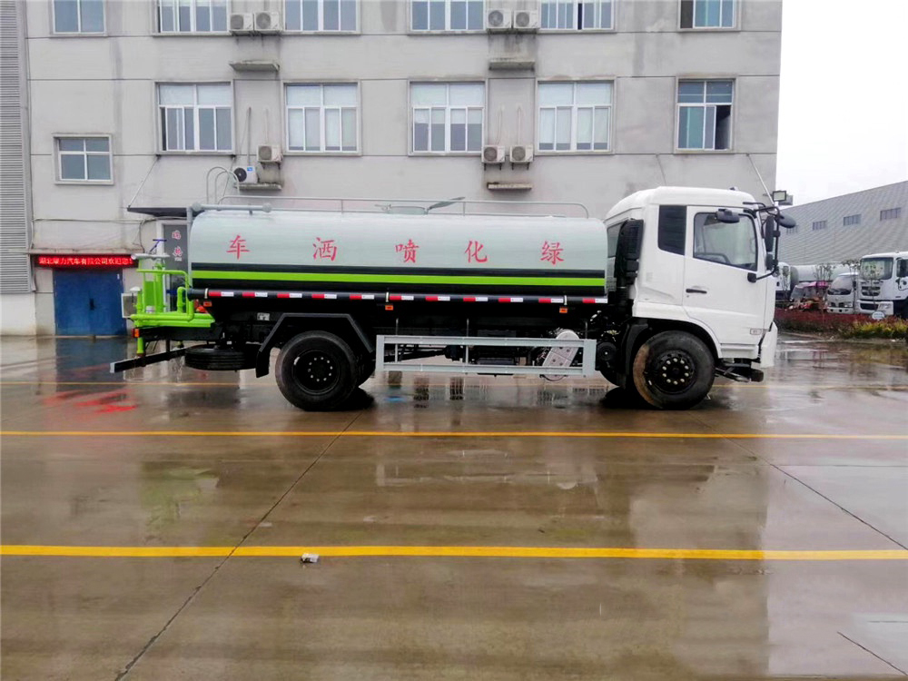 国六东风天锦13立方洒水车