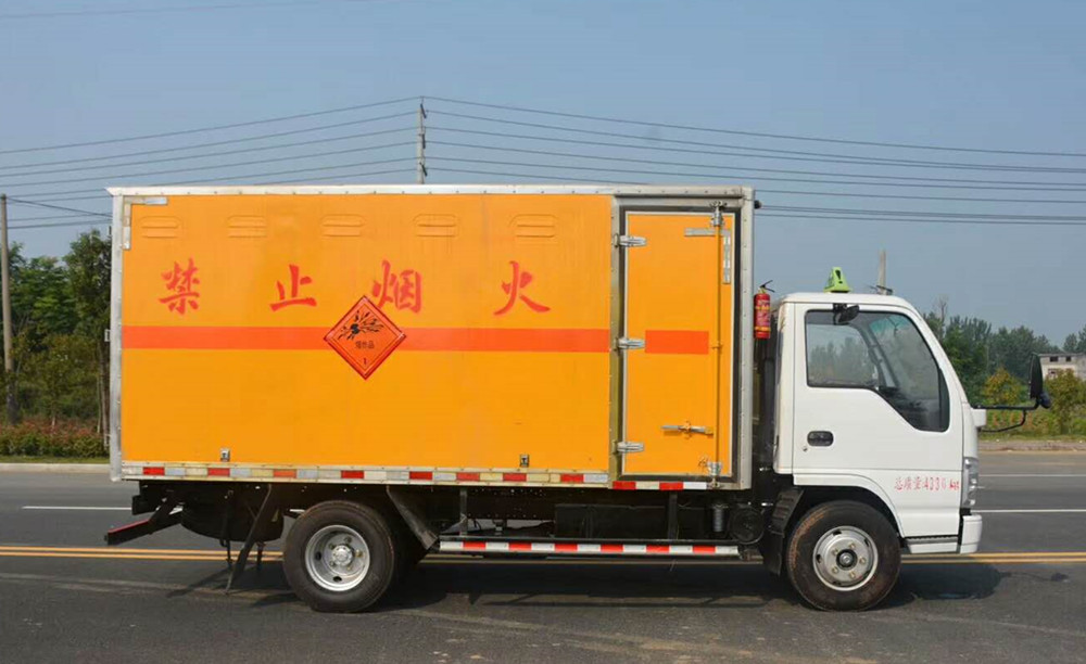 庆铃五十铃4米1(蓝牌)爆破器材车