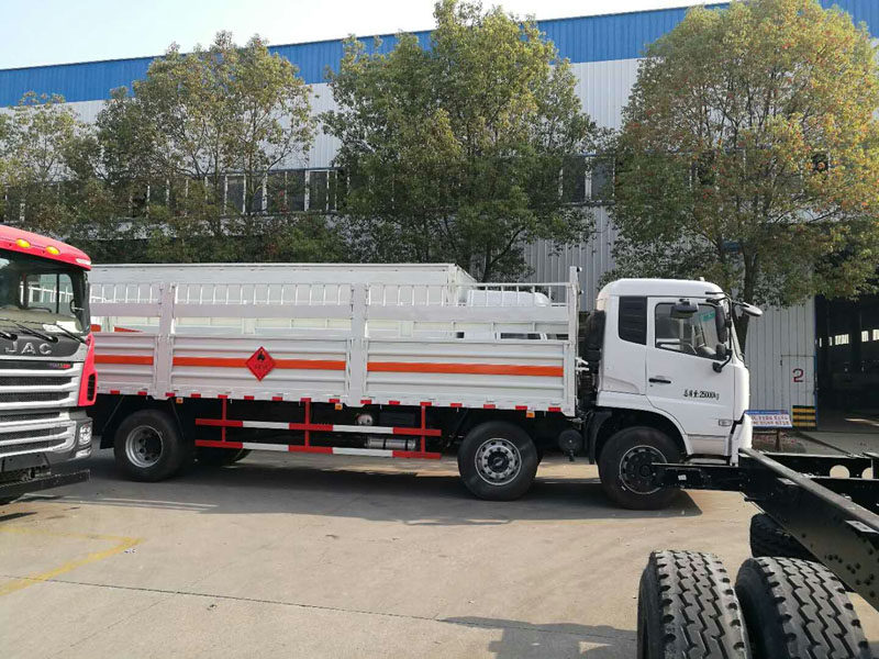 天锦8.6米(15.6吨)气瓶车