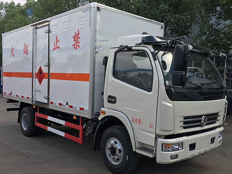 东风5米1(6.6吨)爆破器材车