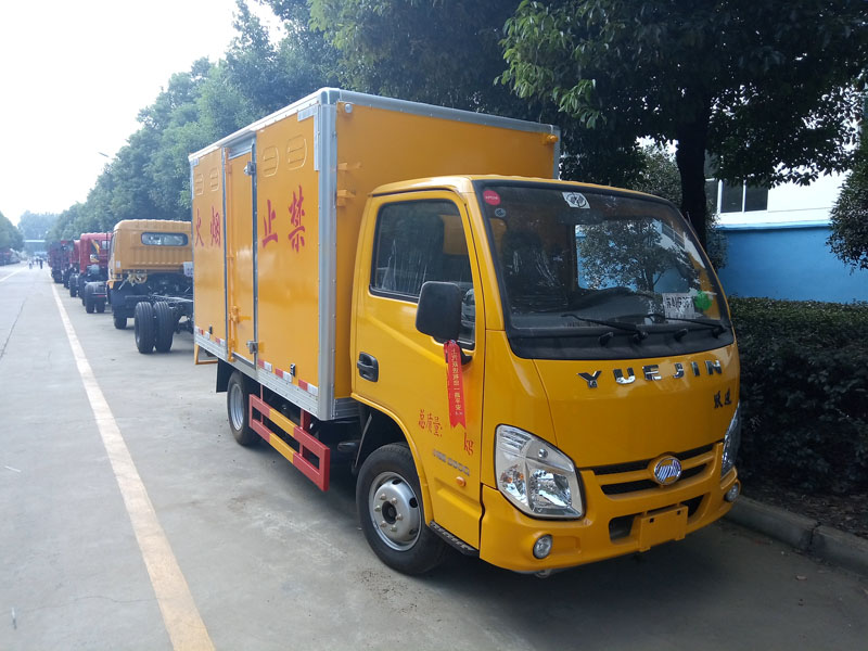 跃进柴油3米3(蓝牌)液体厢式车