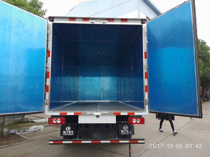 跃进汽油3米3(蓝牌)液体厢式车