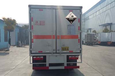 多利卡4.1米(蓝牌)腐蚀品厢式车