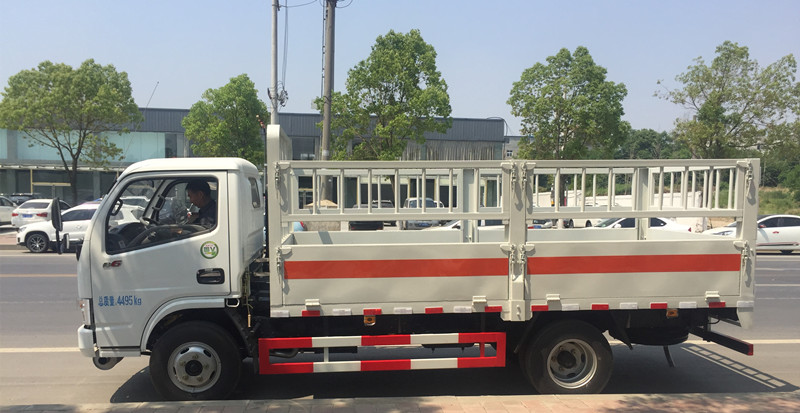 东风多利卡4.1米(蓝牌)气瓶车