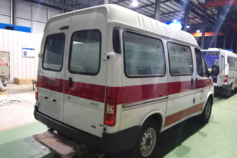 特顺短轴柴油救护车