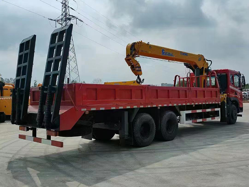 东风DV5后八轮随车吊