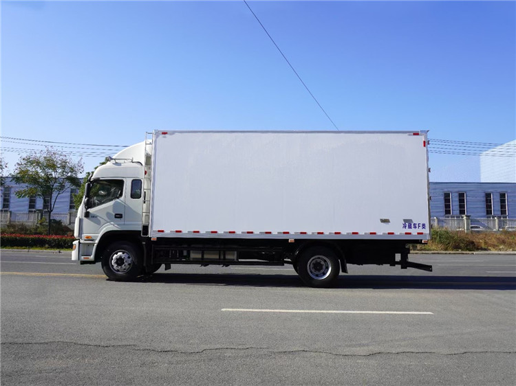 国六 江淮帅铃Q9(6.8米冷藏车)