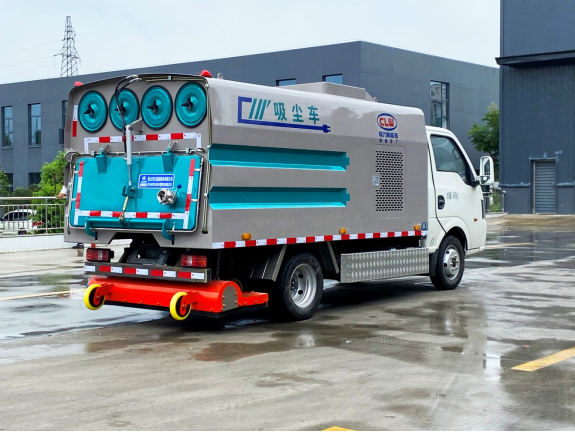 东风华神CL5040TXCBEV型纯电动吸尘车