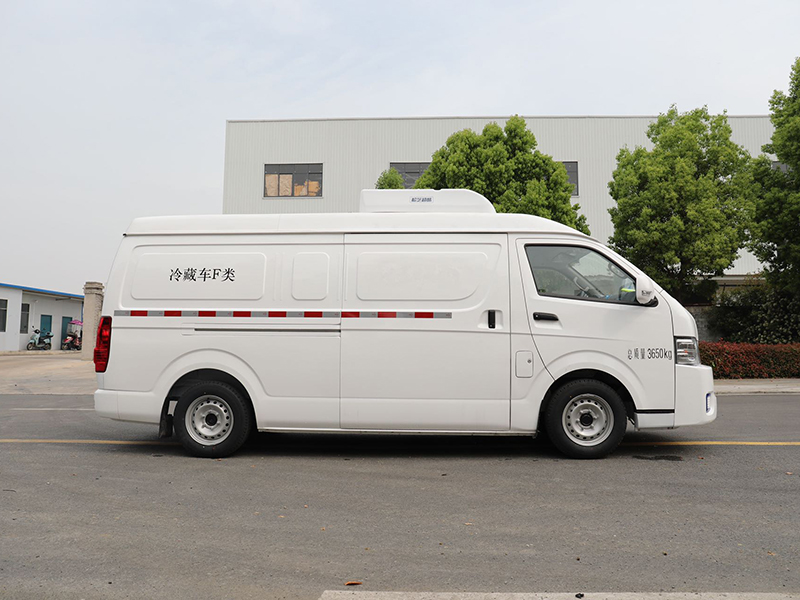 吉利纯电动E6面包冷藏车