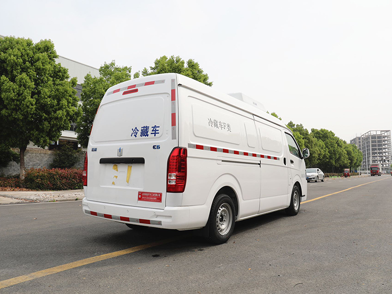 吉利纯电动E6面包冷藏车
