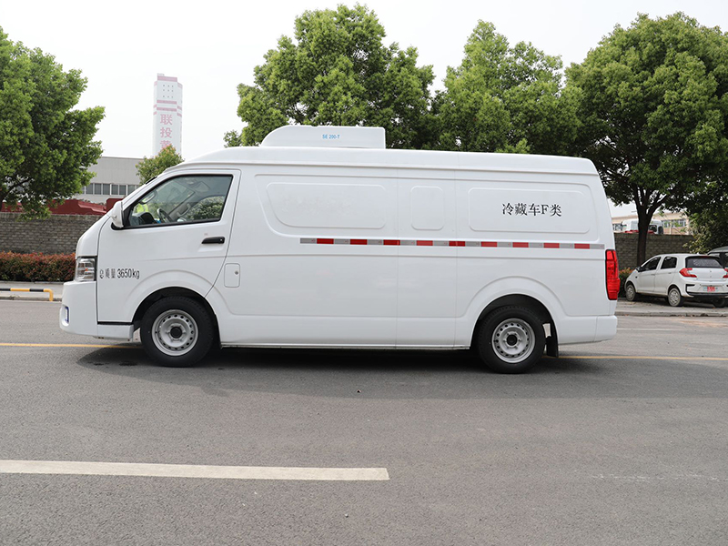 吉利纯电动E6面包冷藏车