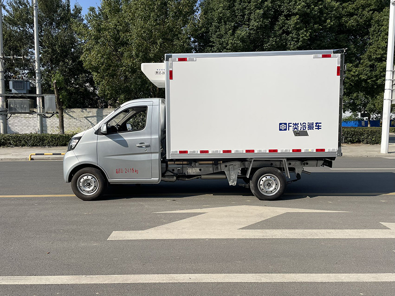 长安新星卡后单轮冷藏车