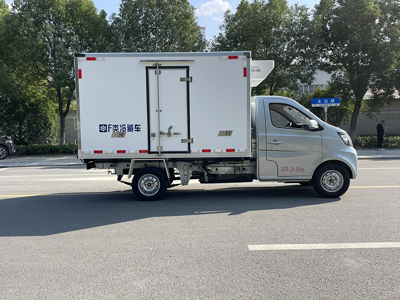 长安新星卡后单轮冷藏车